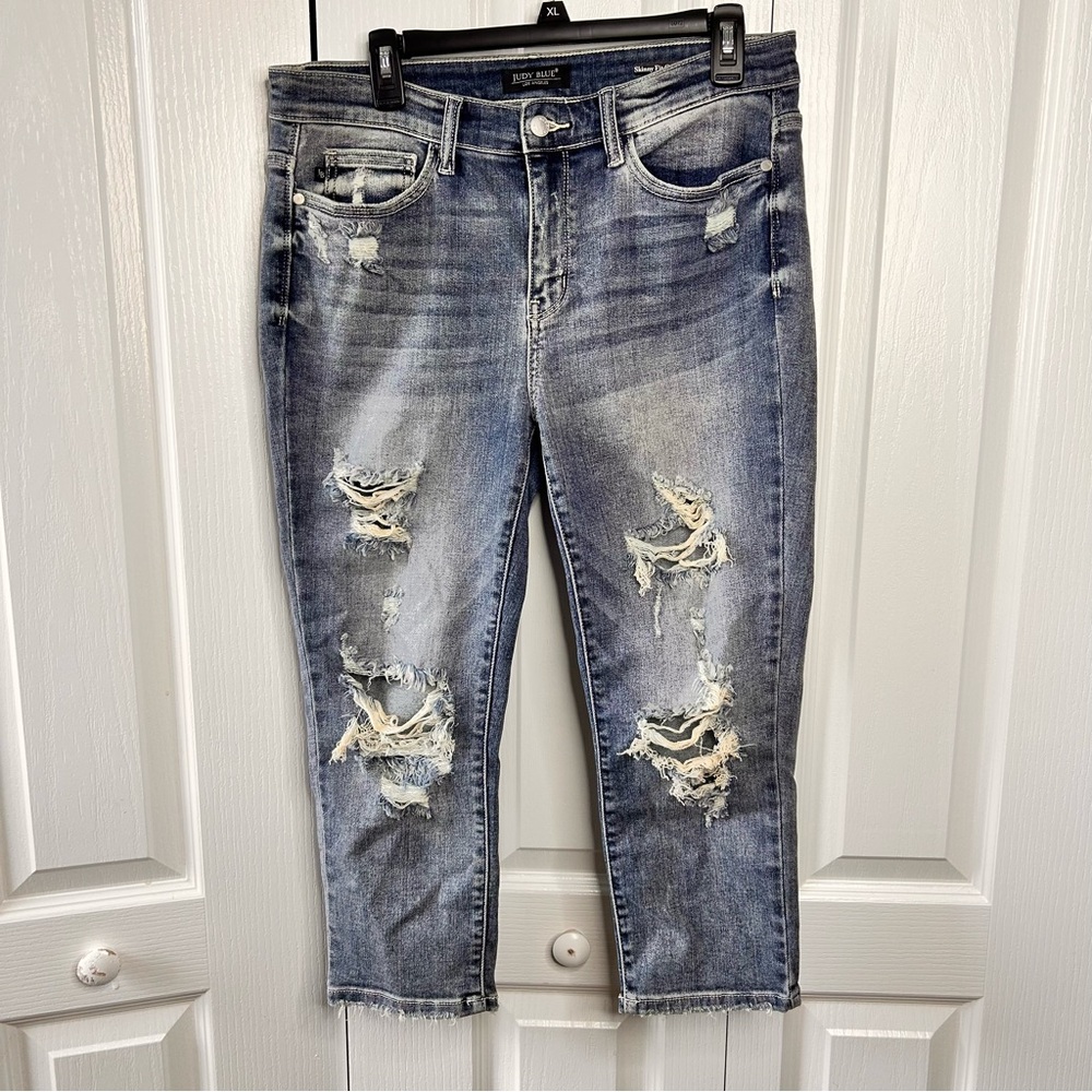 Judy Blue Women’s Mid Rise Skinny Fit Capri Distressed Jeans Size 13/31